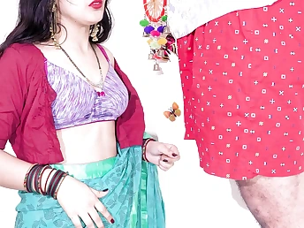 Desi Aunty Ki Wrings Salami and Gets a Hot Booty-Tearing up in Close-Up Desi Bhabhi Activity