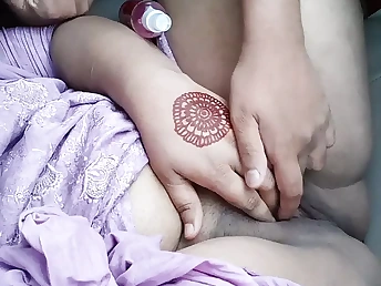 Desi hotty Roshni-Atif boinks taxi driver's stiff fuckpole in red-hot Indian passenger act