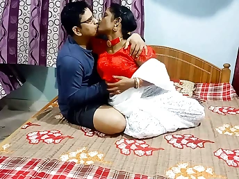 Witness Real Indian Bhabhi Stepson Sploog in Saree while Her Super-hot Desi Mother is Seeing