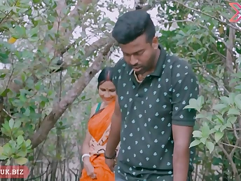 Desi Indian Bhabhi gets her monstrous melons and bum pummeled in warm outdoor lovemaking