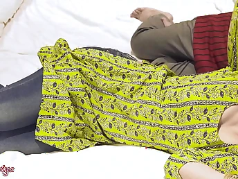 Horny Indian Stepsis Harami Pati gets a messy cumshot after intense sex encircling close-up