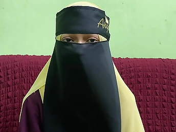 Step-siblings desperate for a job need a quickie, but the job offer is to write home about to refuse!