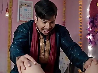 Unstoppable spouse can't fight back his wife's humungous bootie & smooches her vigorously