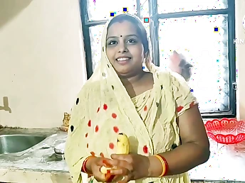 Observe Desi Aunty succeed in will not hear of cock-squeezing Indian twat fuked rock-hard everywhere banana in hard-core act