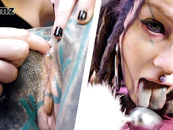 Dominatrix Miss Flora controls tatted Anuskatzz