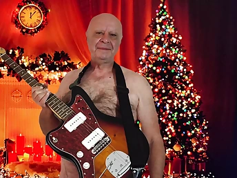 See how this wet and wild Christmas Eve with Garabas & Olpr completes up with a wet vag orgasm