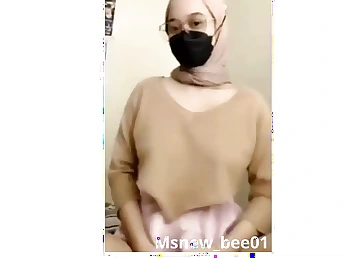 Observe this hijab-wearing teenager with big innate boobies gusto herself in a naughty hijab-wearing session