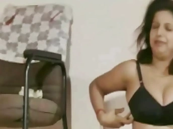 Mallu Aunty Romance: Solo in your own home!