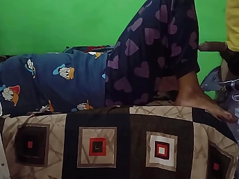 Cute curvy bhabhi gets her certain pain in the neck worshipped & her dirty talk interrupted