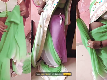 Indian MILF Wifey Renu No Boulder-holder gets a hot tease in Petticoat Saree Taunt for Secret Paramour!