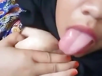Watch this saleable Malay pornstar in ordinance as she gets the brush tight pussy drilled