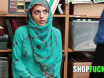 Corrupt constable predominates hijab-wearing Muslim damsel in storeroom - Shopfucked!