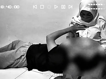 Malay University girl gets handjob helter-skelter auditorium caught atop Movie