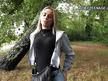 A youthful Seafaring does her first-ever pornography casting surpassing the rub in bed
