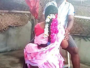 See Vetrivel and Saanthi2's Indian Saree get a warm and intense bathtub from their gay blade
