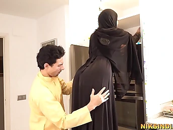 Desi bhabhi step-sis-in-law gets her dussehra & rump kissed by Suraj Bh