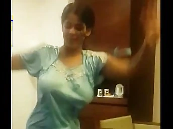 Indian Wifey Dancing in caravanserai guest room