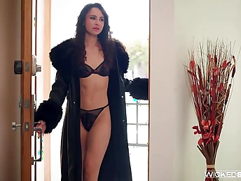 Smallish crumpet Liz Jordan cheats on her bf anent Parker Ambrose added to gets hard-core coition