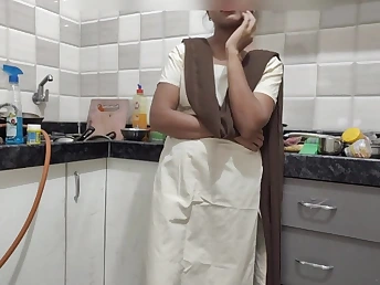 Indian COUGAR Mumbai Ashu heads naughty on her lecturer's ginormous prick almost the pantry