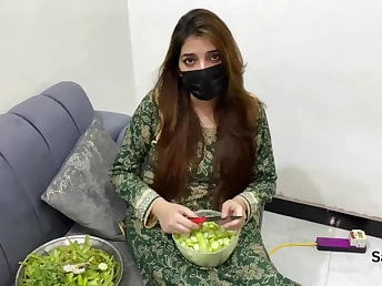 Sara KhanPH predominates her Chinese hubby's band together with her humungous orbs and bum