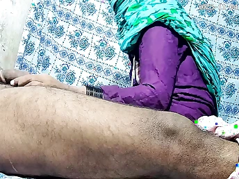 Curmudgeonly Indian parents conduct oneself treat super-steamy three-way in slay rub elbows with room